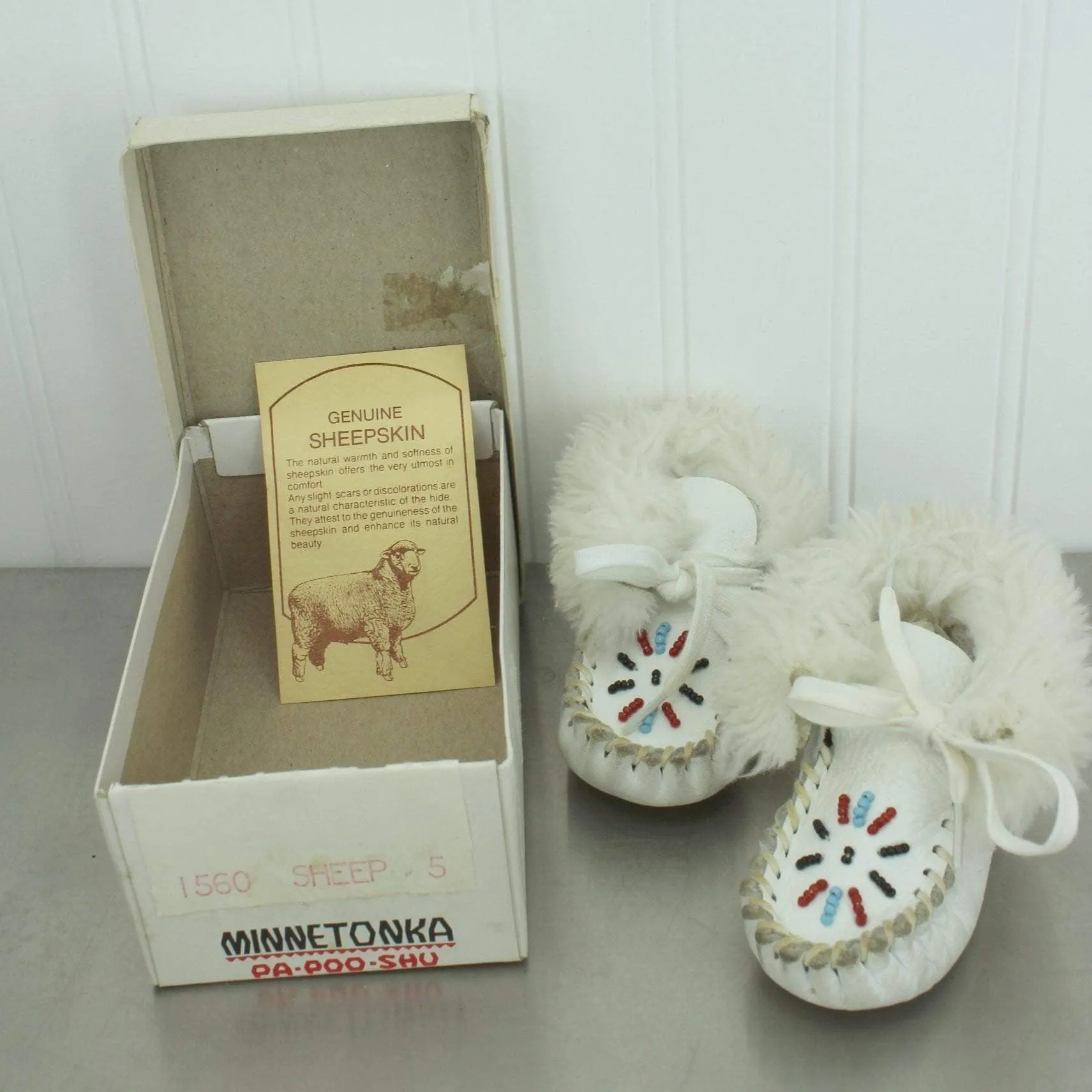 Minnetonka Vintage Infant Child Moccasins Fur Beaded Deerskin Leather Shoes 4 1/4" Sole