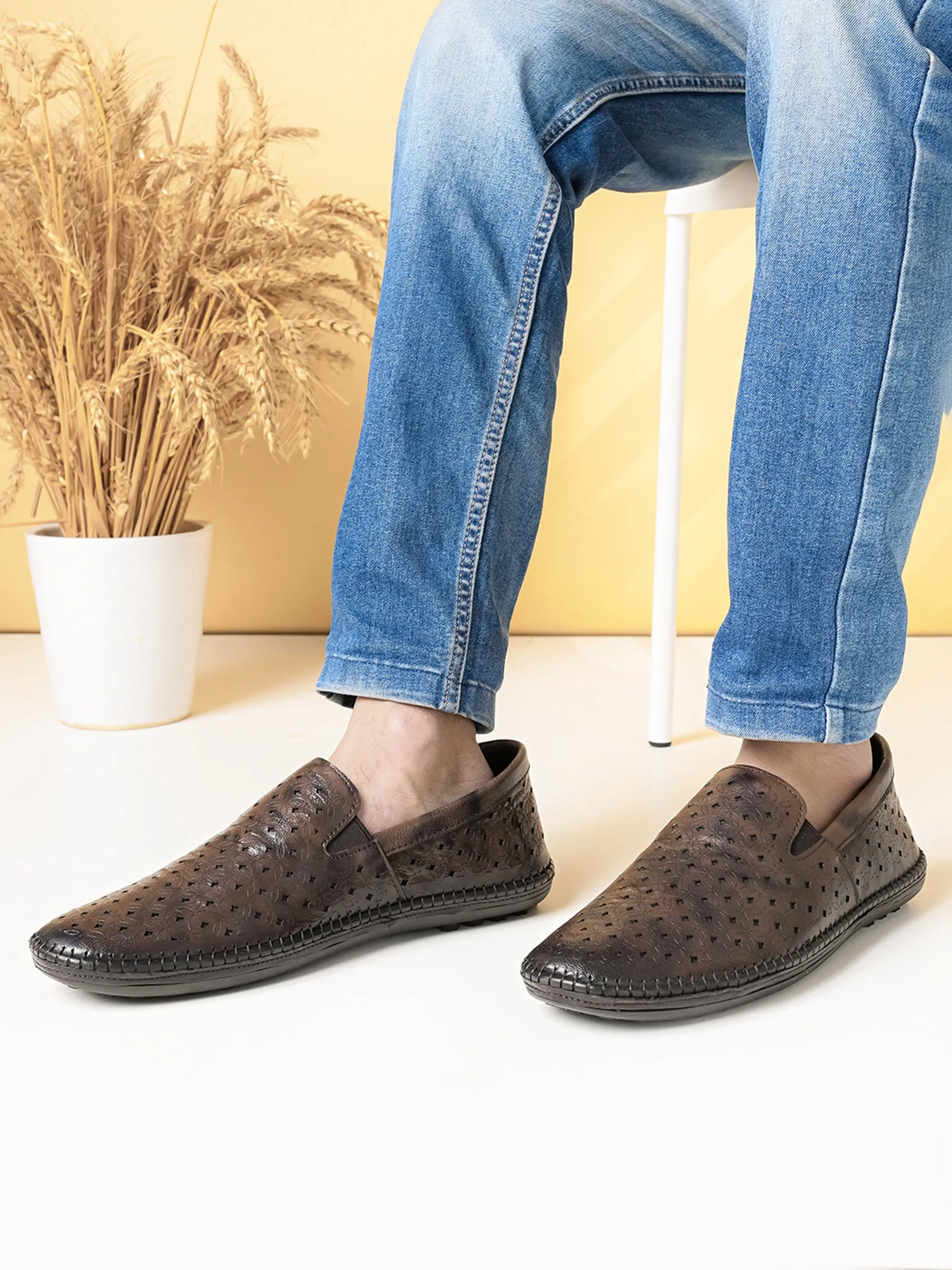 Pelle Albero Male's Brown Leather Casual Mojari